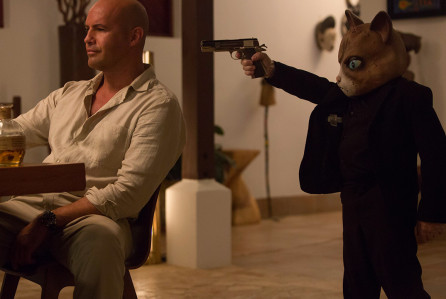 Billy Zane and cat in Mad Dogs.