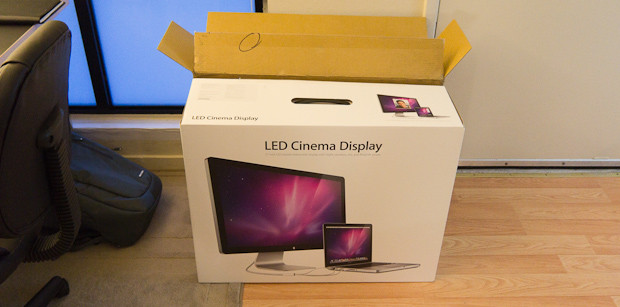 Apple 27-inch LED Cinema Display box