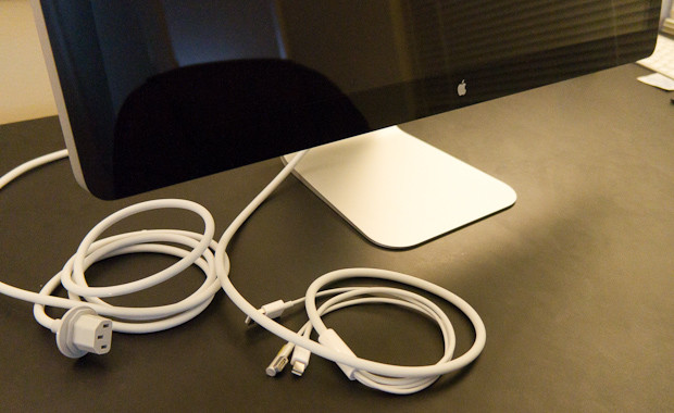 Apple 27-inch LED Cinema Display setup